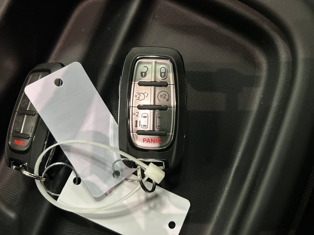New 2027 Chrysler Pacifica Select w/ Family Tech Group FWD image 20