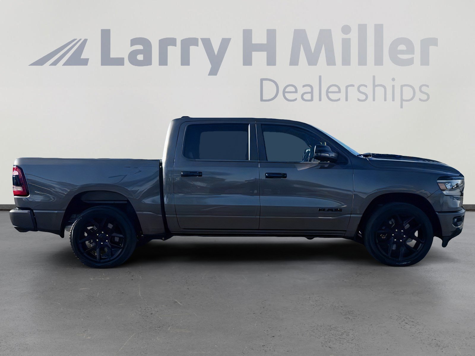 Used 2023 RAM 1500 Laramie AWD/4WD image 7