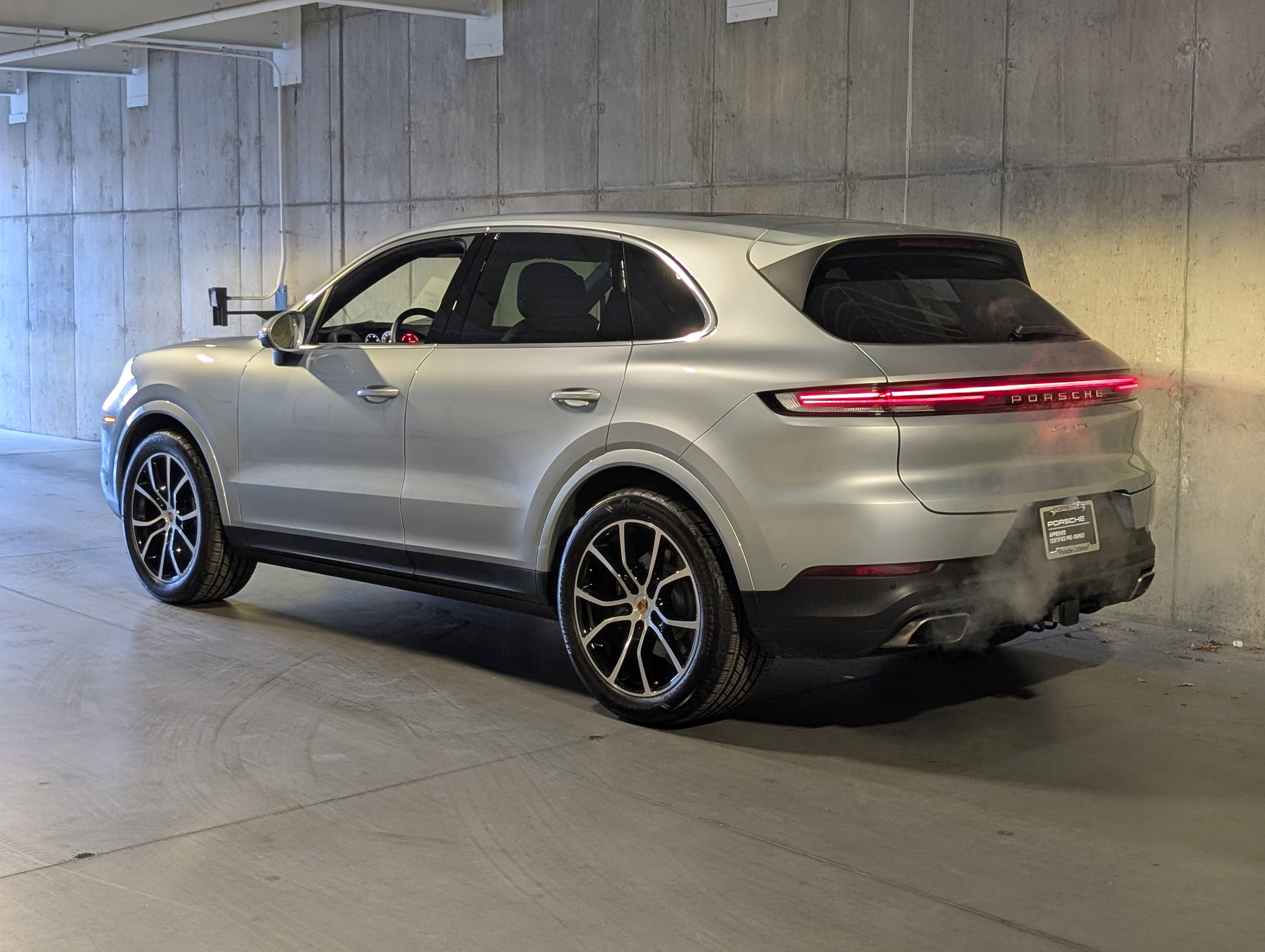 Certified 2025 Porsche Cayenne image 3