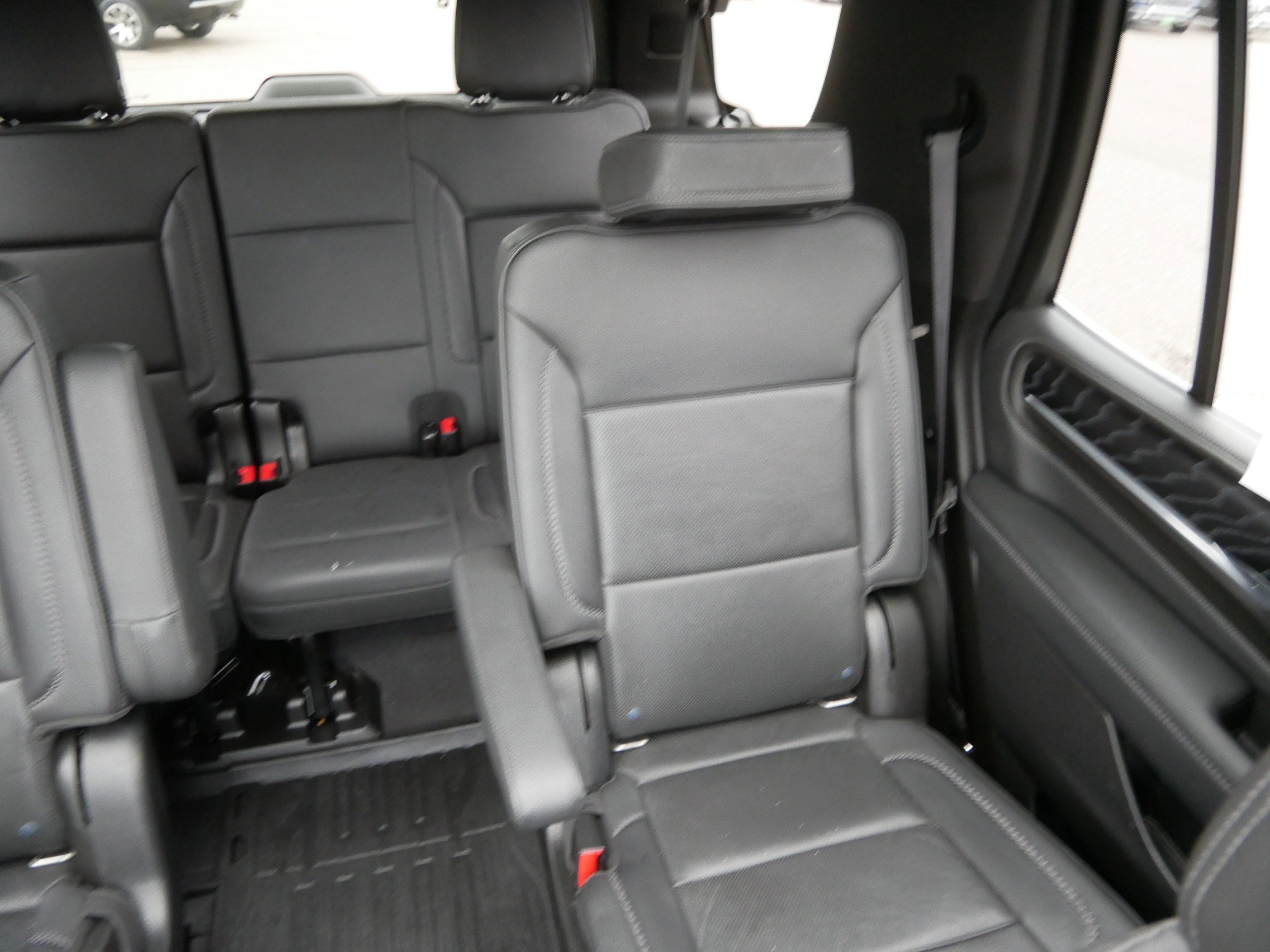 Used 2021 GMC Yukon Denali w/ Denali Premium Package image 14