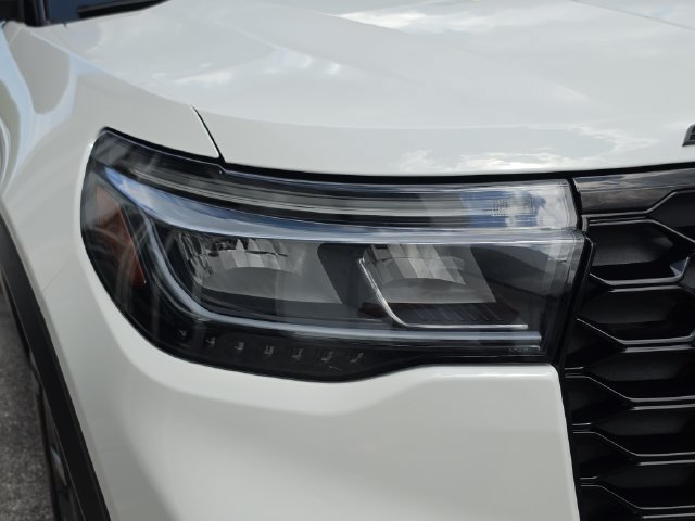 Used 2025 Ford Explorer ST AWD/4WD image 10