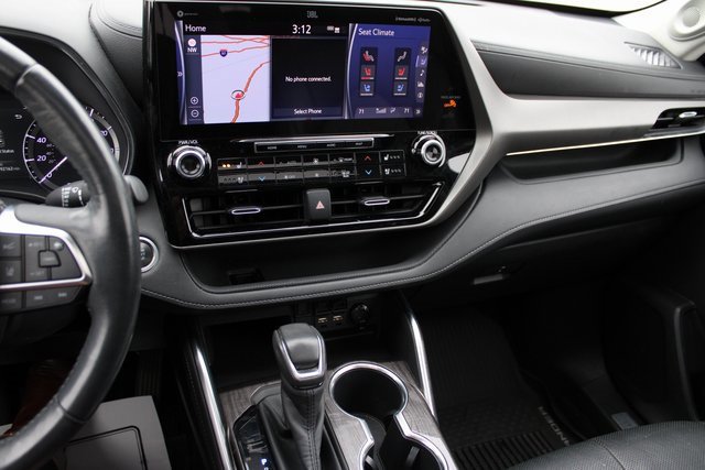 Used 2020 Toyota Highlander Limited image 29