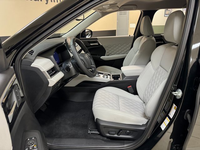 Used 2024 Mitsubishi Outlander 4WD Plug-In Hybrid image 8