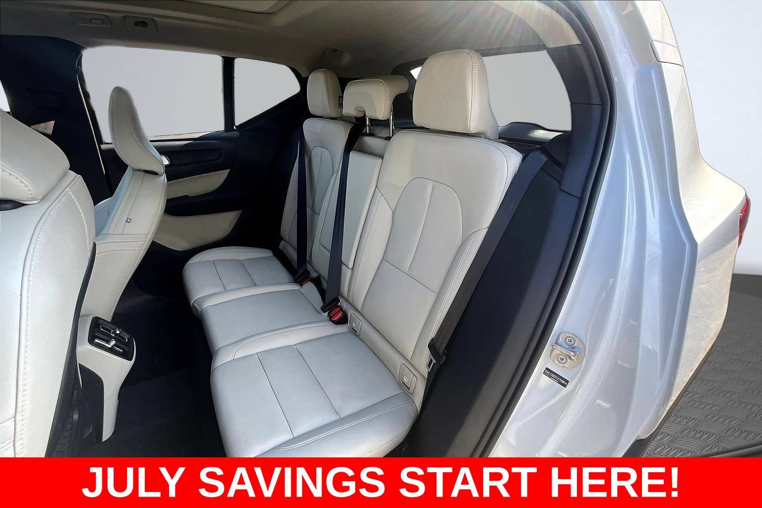 Used 2026 Volvo XC40 B5 Plus AWD/4WD image 28
