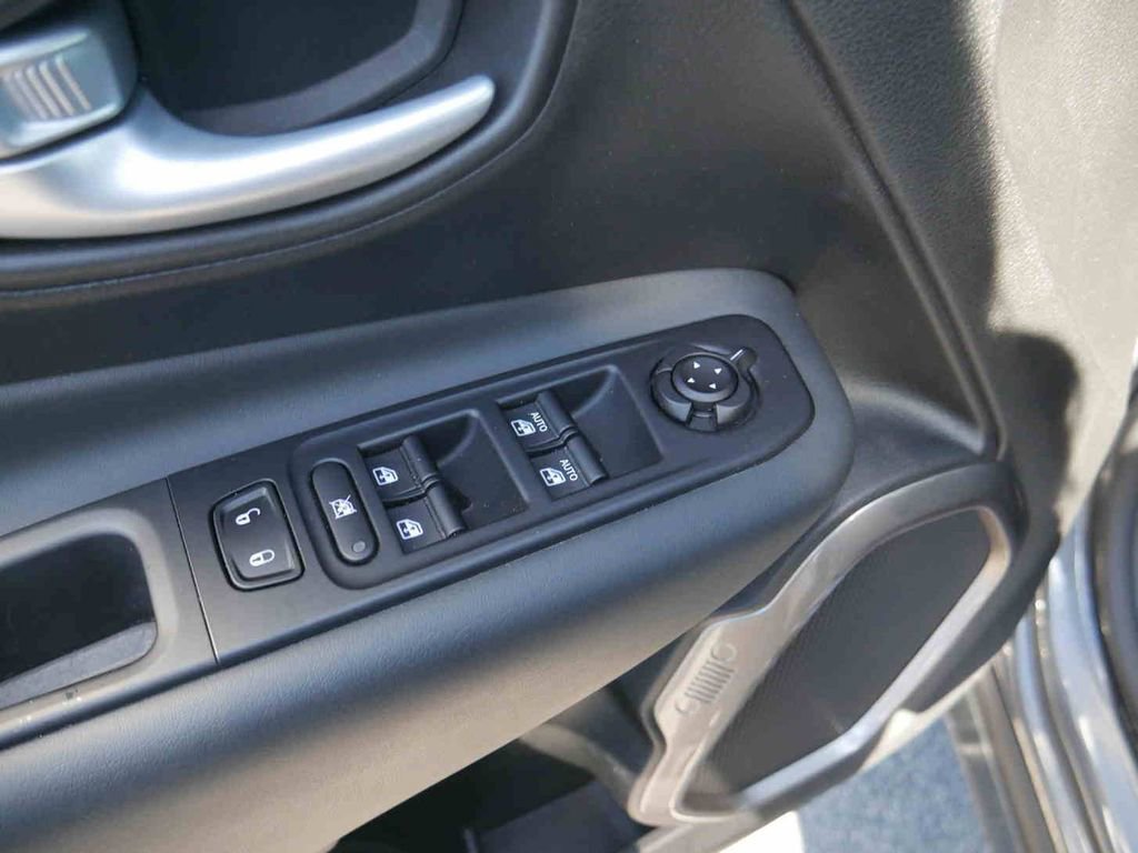 Certified 2023 Jeep Renegade Latitude image 22