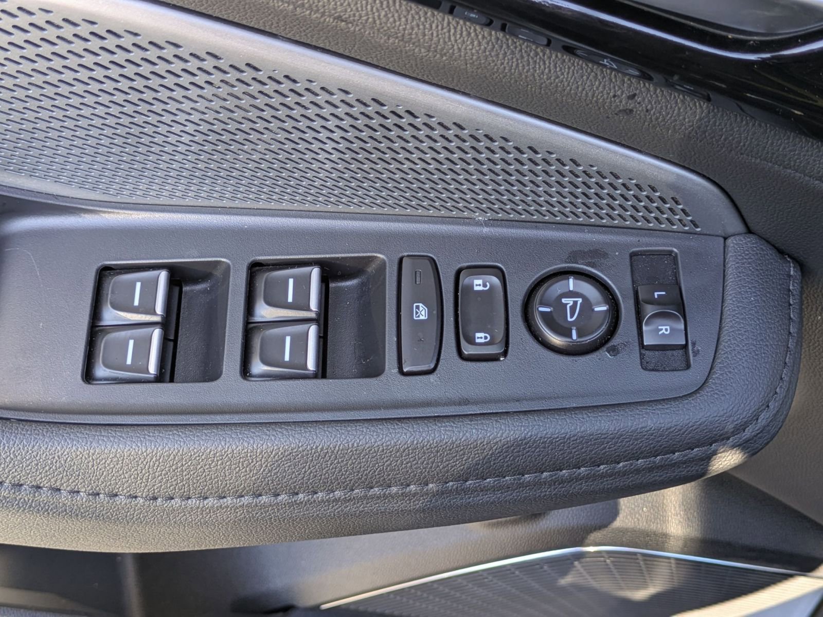 Certified 2025 Acura MDX FWD image 21