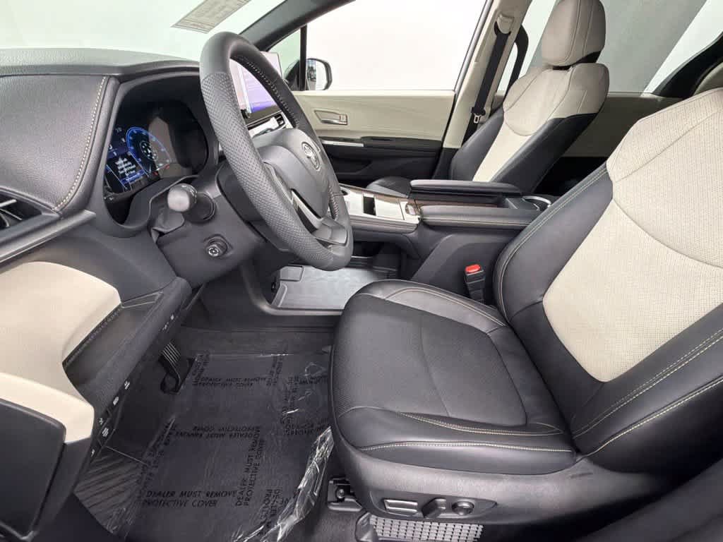 Used 2026 Toyota Sienna Limited FWD image 22