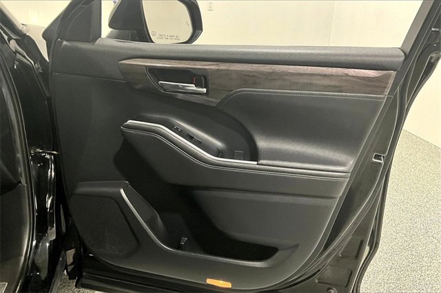 Used 2020 Toyota Highlander Limited image 30