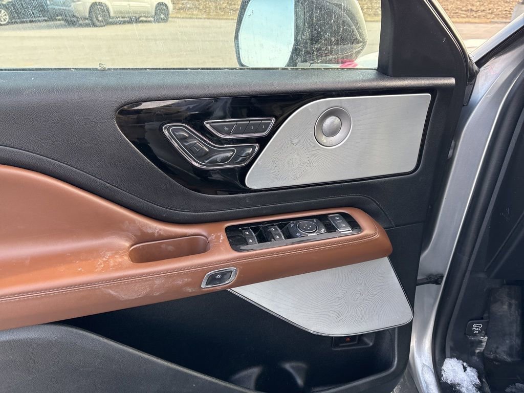 Used 2021 Lincoln Aviator Reserve w/ Equipment Group 202A image 17