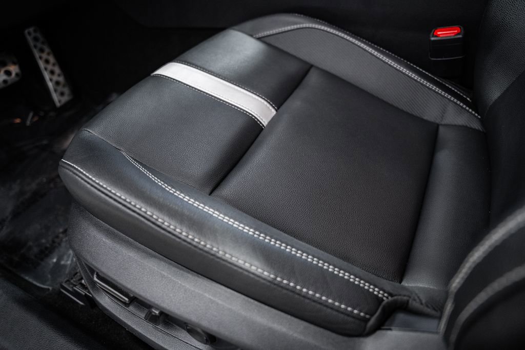 Used 2025 Toyota Camry SE image 32