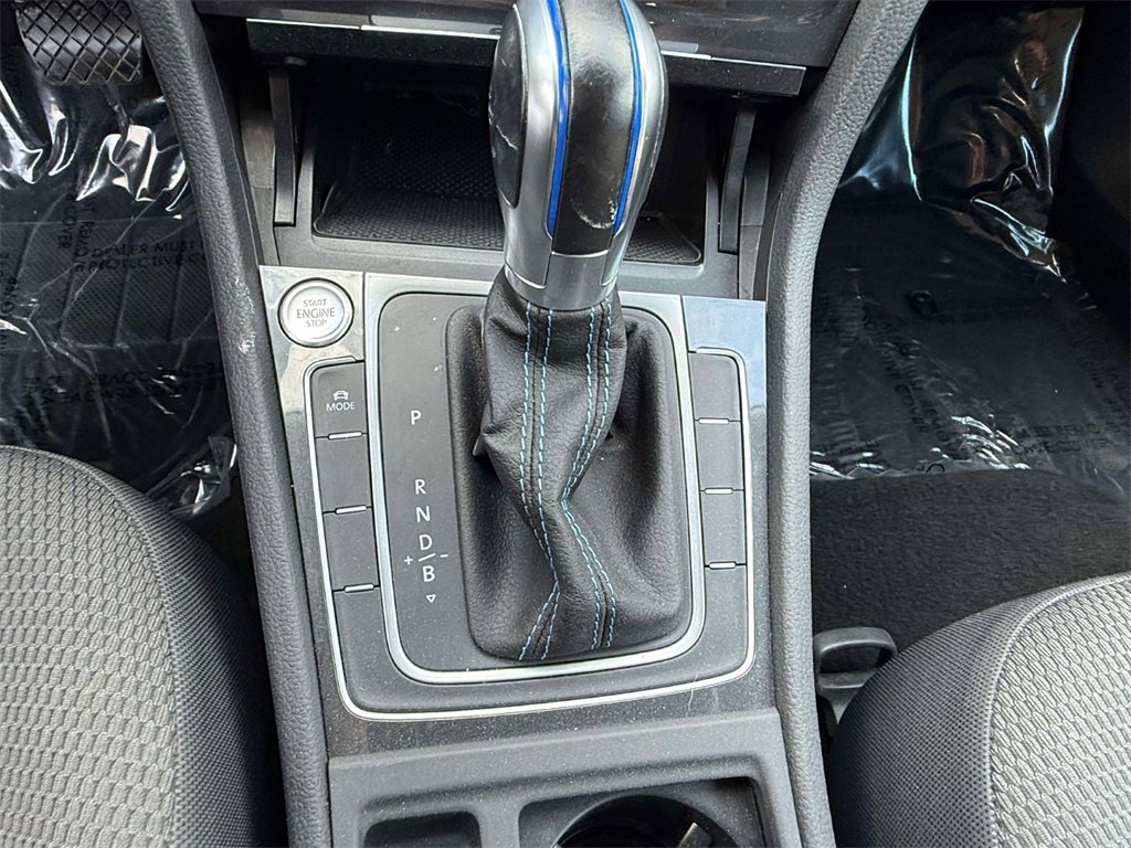 Used 2019 Volkswagen e-Golf SE w/ Driver Assistance Package image 23