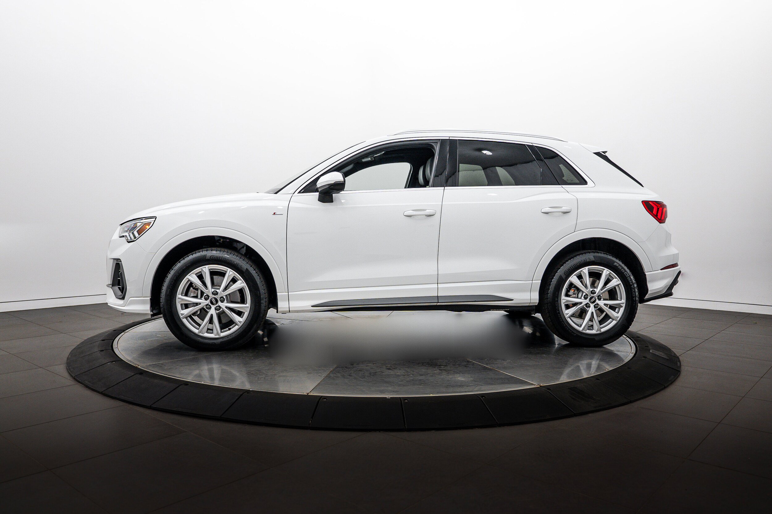 Used 2023 Audi Q3 2.0T Premium w/ Convenience Package AWD/4WD image 6