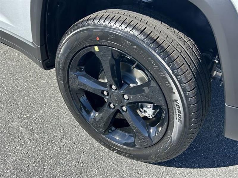 New 2025 Jeep Grand Cherokee Limited w/ Luxury Tech Group II RWD image 29