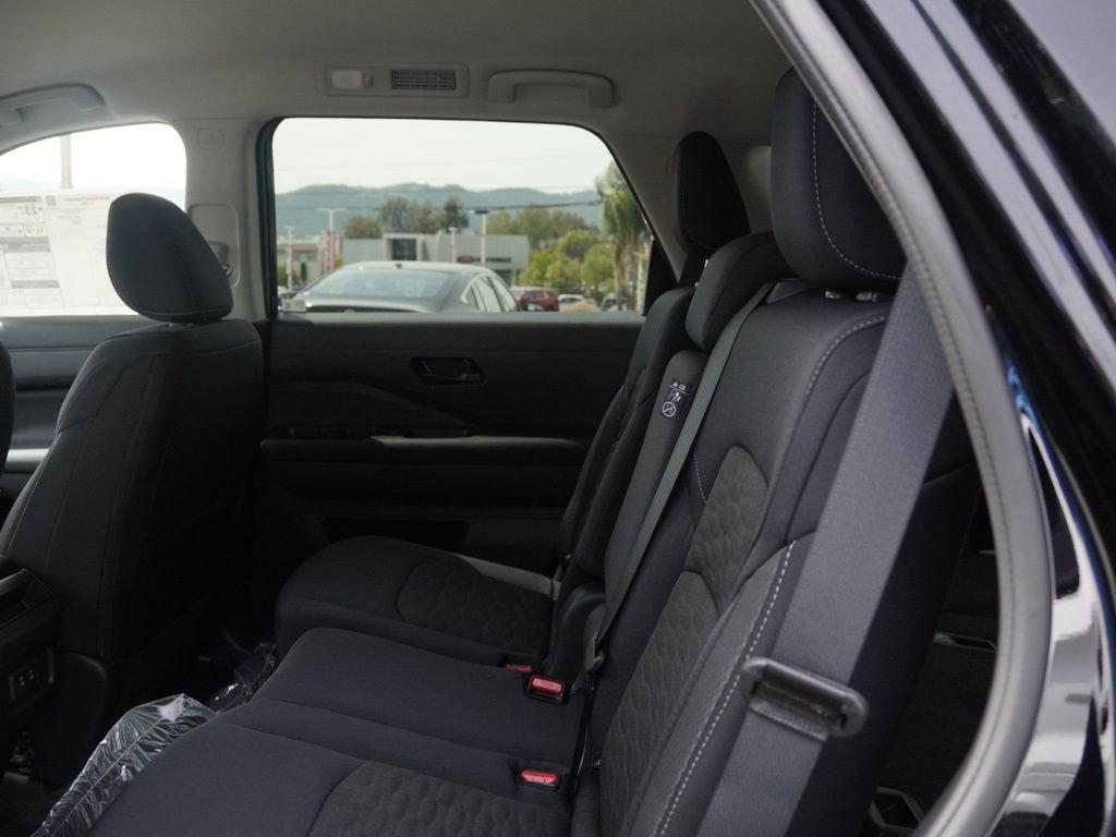 New 2026 Nissan Pathfinder SV image 17