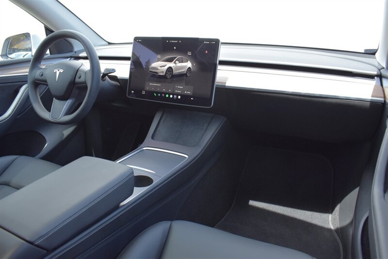 Used 2025 Tesla Model Y Long Range AWD/4WD image 13
