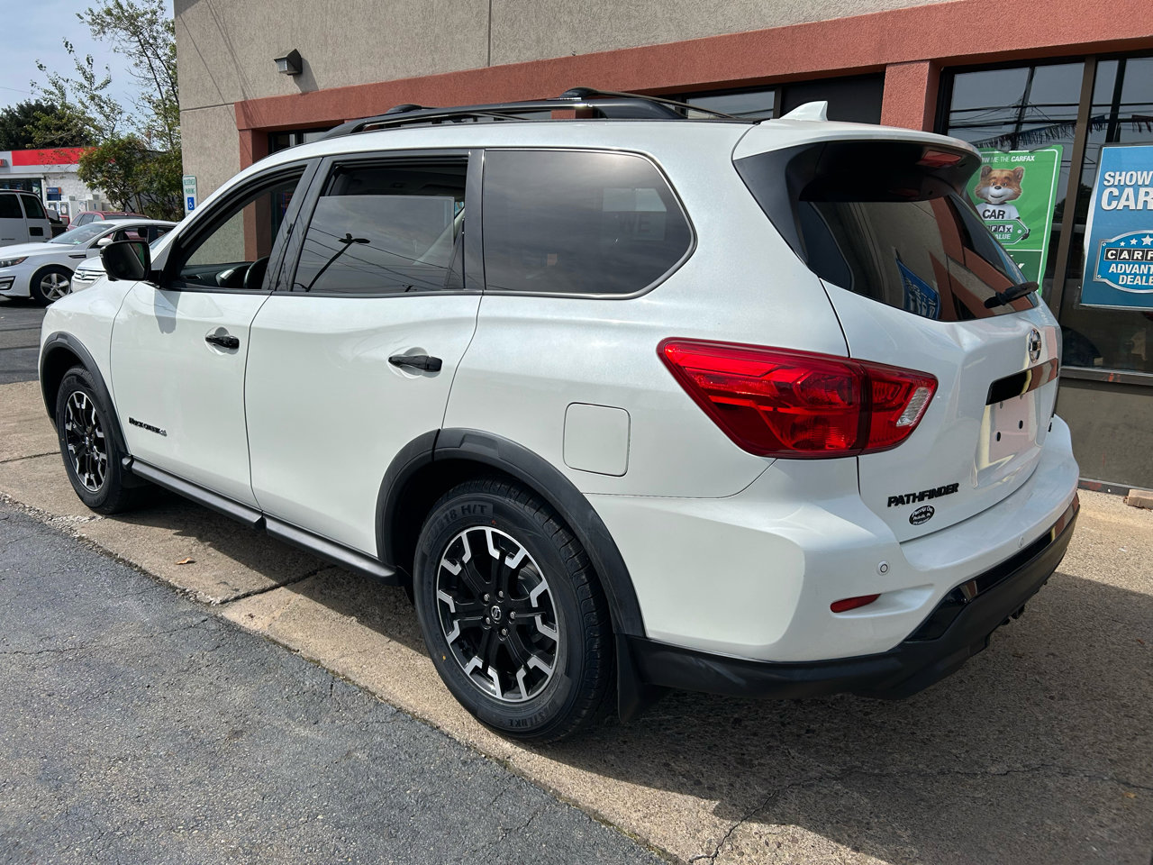 Used 2020 Nissan Pathfinder SL image 4
