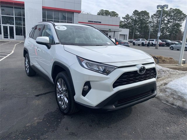 Used 2021 Toyota RAV4 XLE Premium image 2