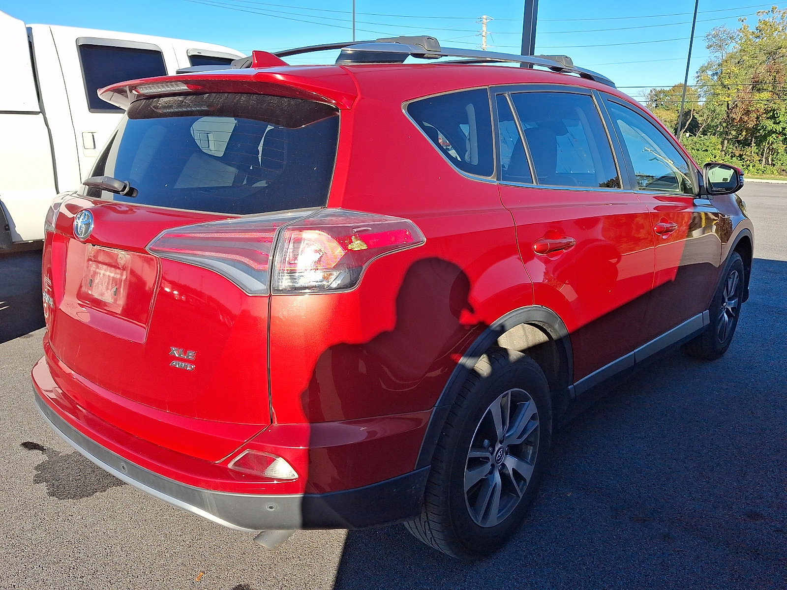 Used 2017 Toyota RAV4 XLE AWD/4WD image 4