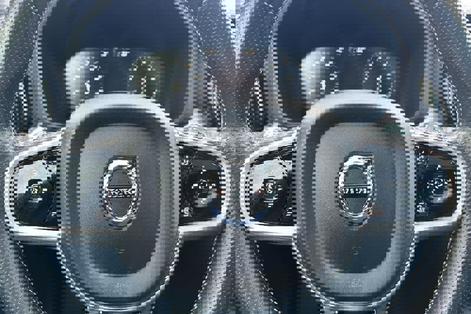 Used 2019 Volvo XC60 T5 R-Design image 28