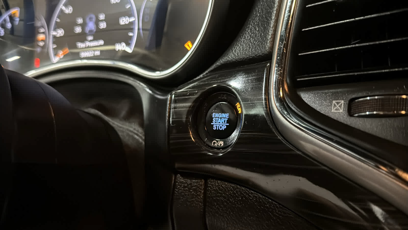 Used 2019 Jeep Grand Cherokee Laredo AWD/4WD image 19