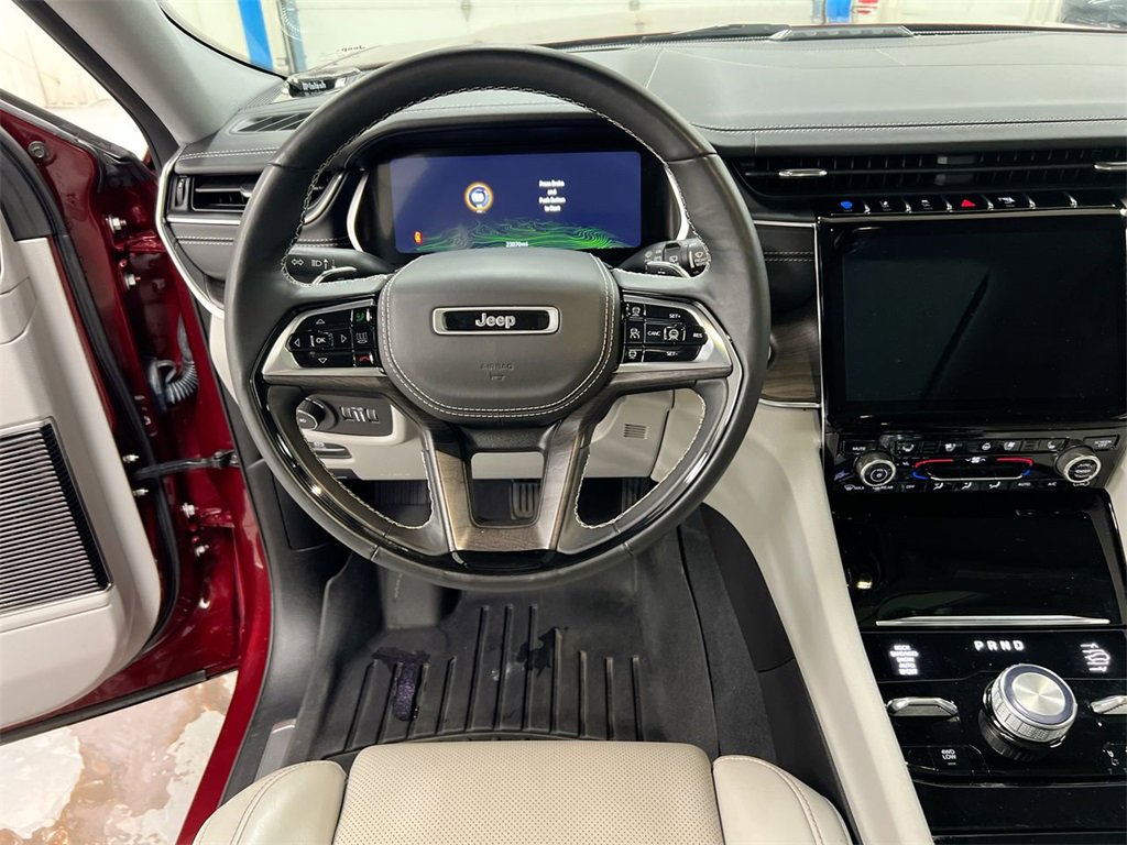 Used 2022 Jeep Grand Cherokee Overland w/ Advanced Protech Group III image 21