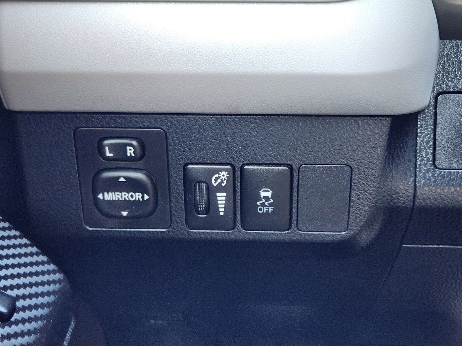 Used 2013 Toyota RAV4 LE image 25