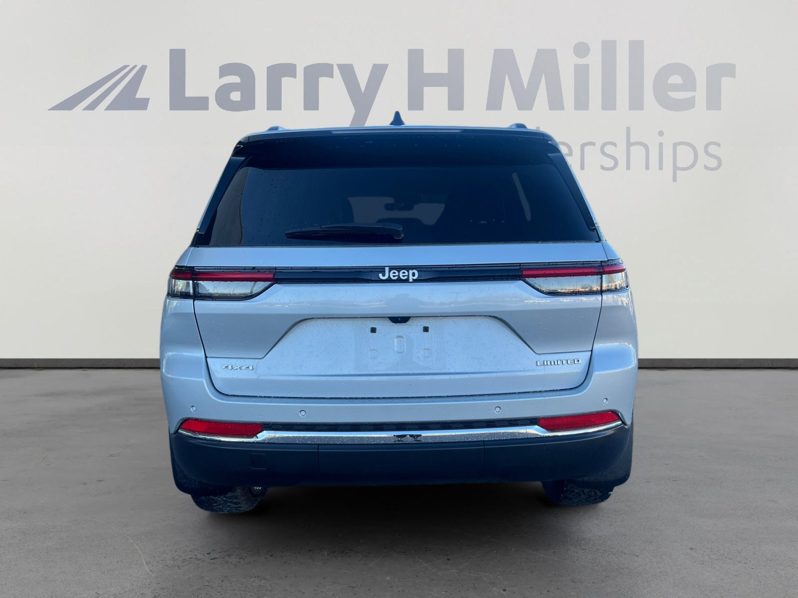 Used 2025 Jeep Grand Cherokee Limited w/ Trailer Tow Package image 4