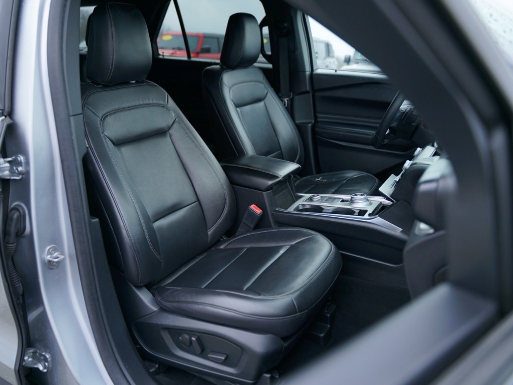 Used 2020 Ford Explorer XLT w/ Equipment Group 202A image 24