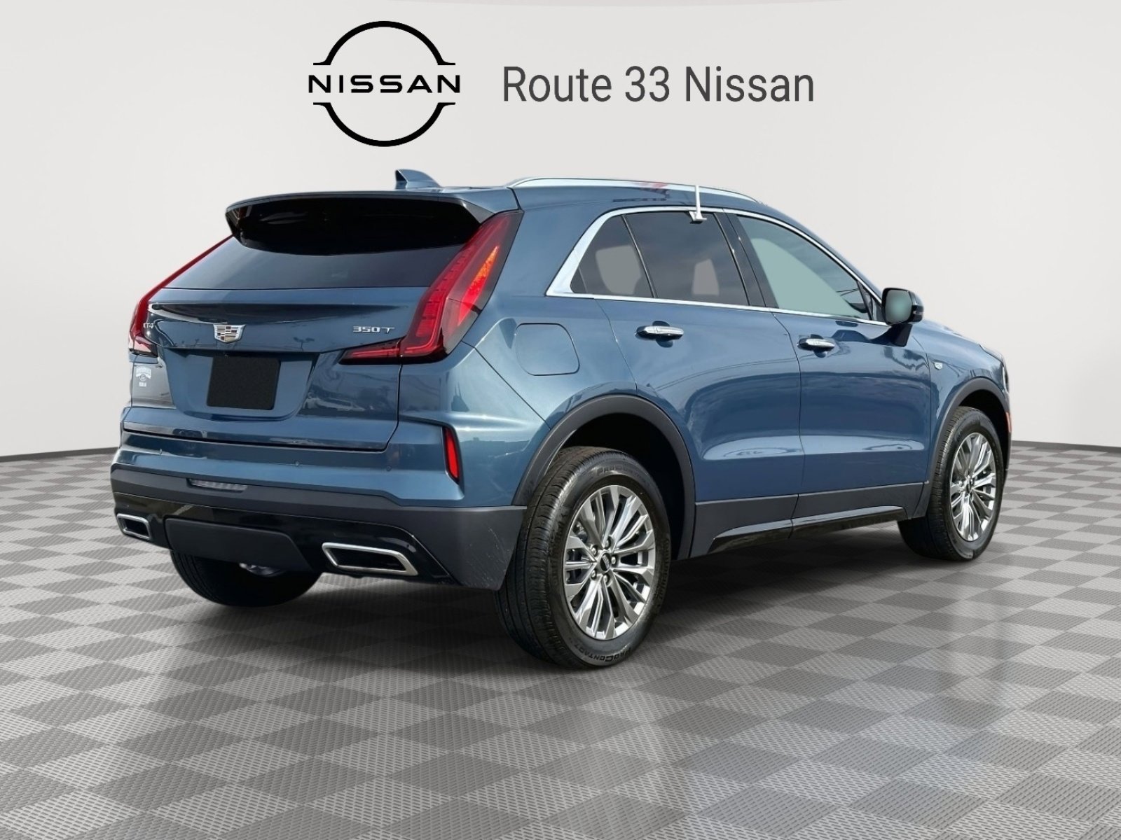 Used 2024 Cadillac XT4 Premium Luxury FWD image 4