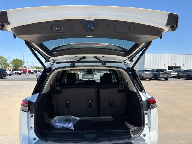 New 2026 Nissan Pathfinder Platinum w/ Cargo Package AWD/4WD image 8