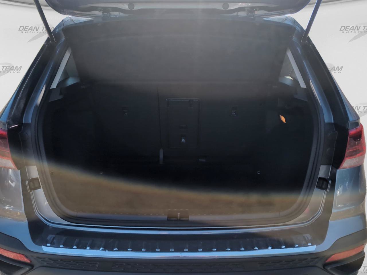 Used 2022 Volkswagen Taos S FWD image 9
