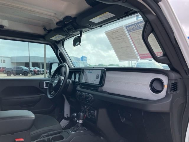 Used 2025 Jeep Gladiator Sport AWD/4WD image 13