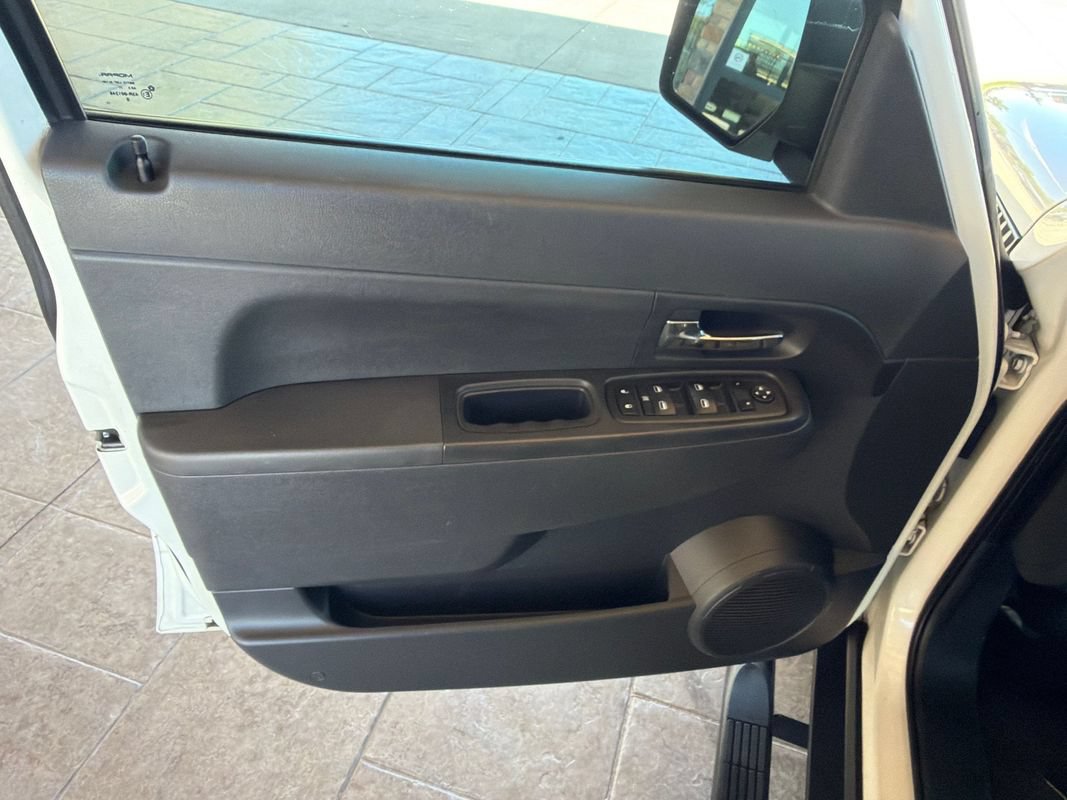 Used 2009 Jeep Liberty Sport w/ Popular Equipment Group AWD/4WD image 9