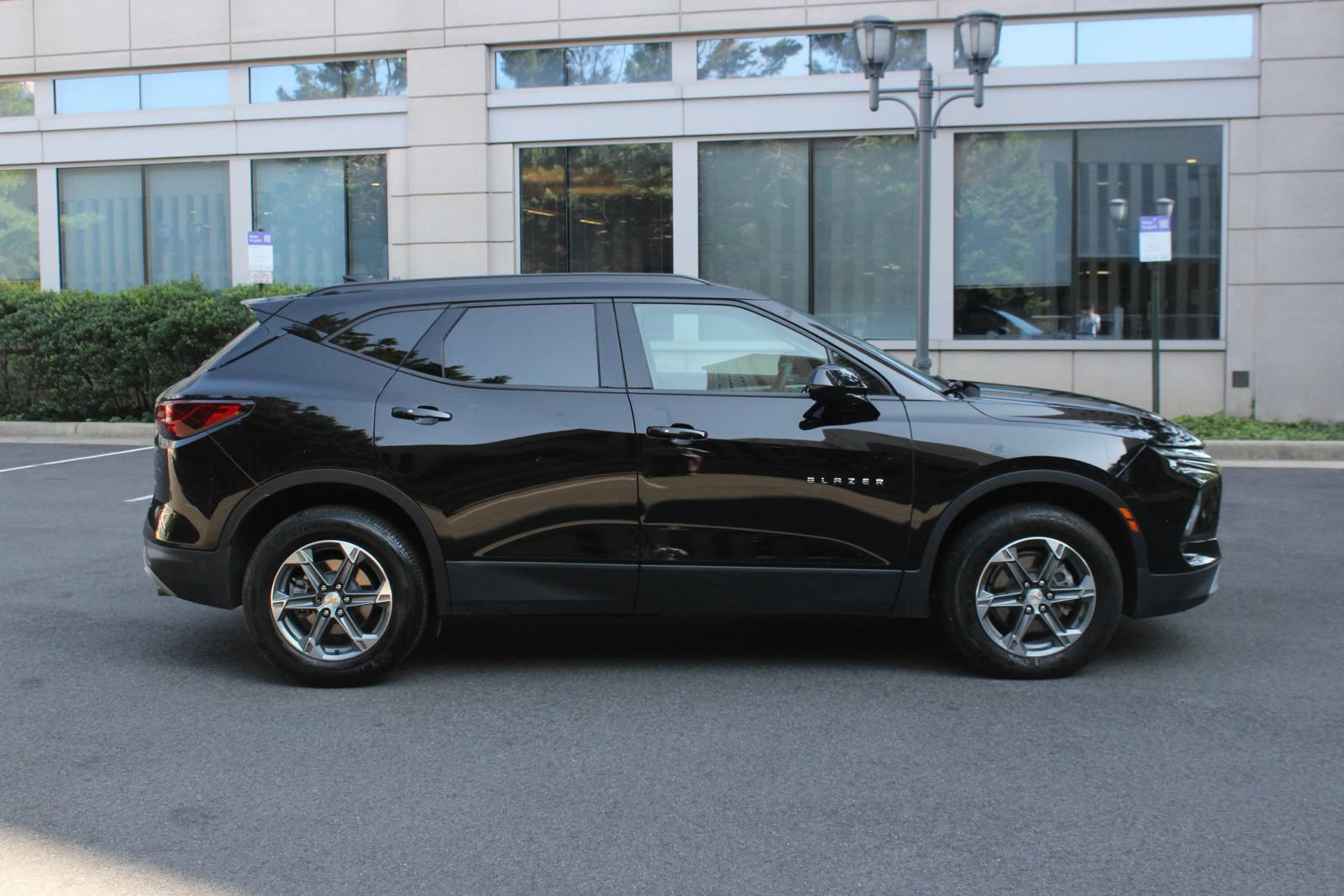 Used 2023 Chevrolet Blazer LT w/ Convenience Package FWD image 6