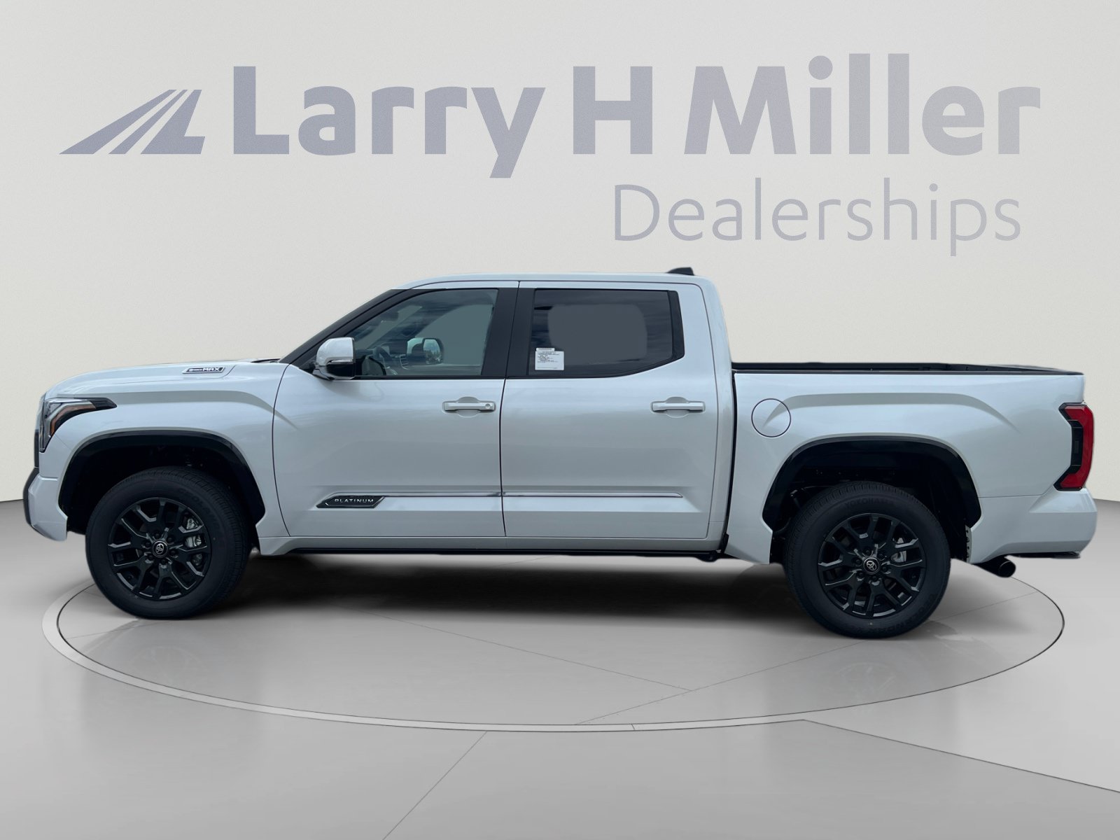 New 2026 Toyota Tundra Platinum w/ Tow Tech Package AWD/4WD image 2