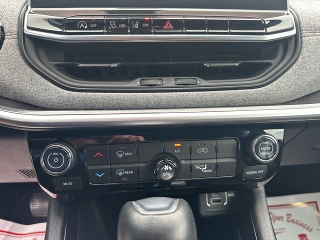 Used 2023 Jeep Compass Latitude image 16