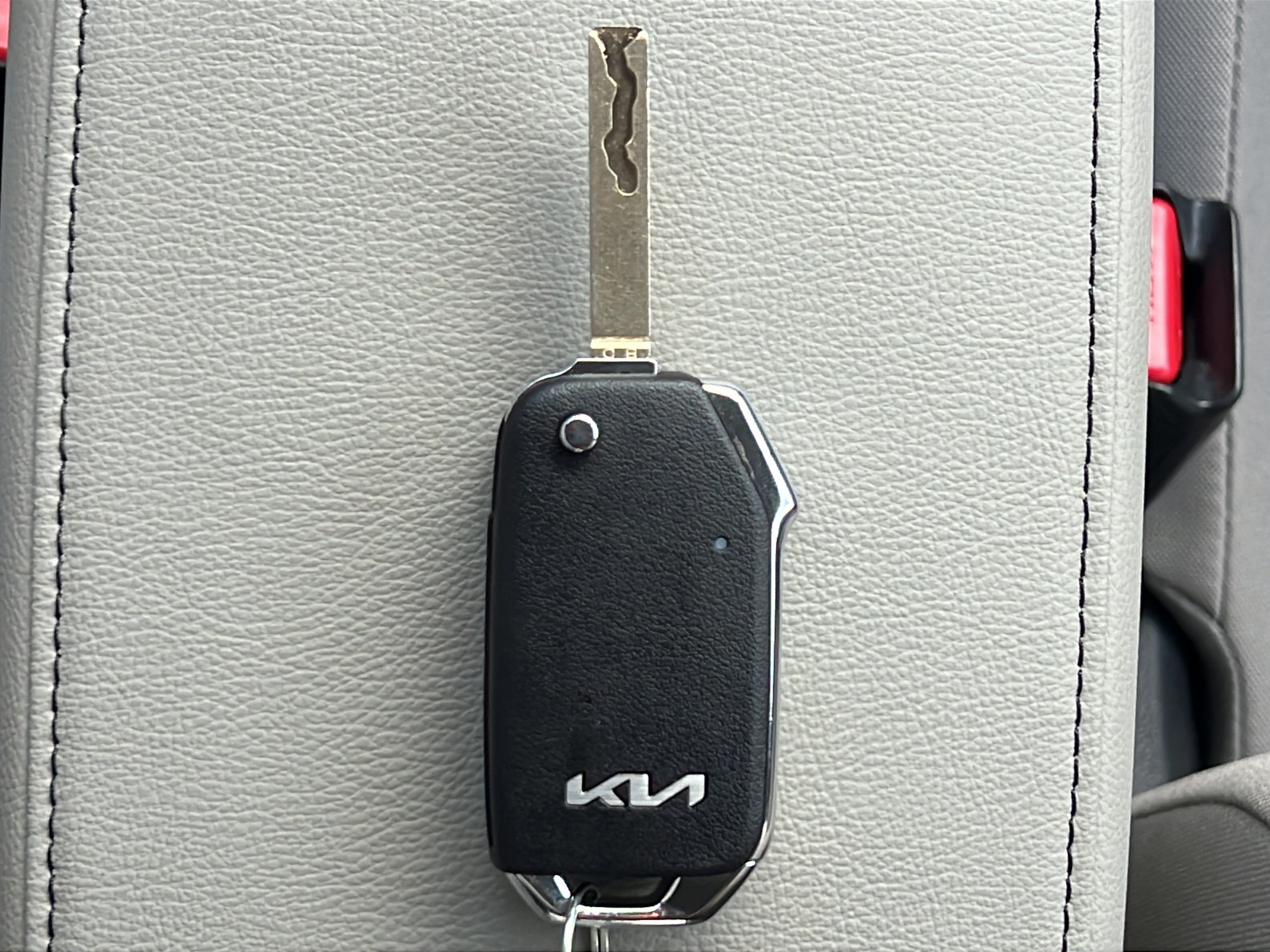Certified 2025 Kia Soul LX w/ LX Technology Package FWD image 21