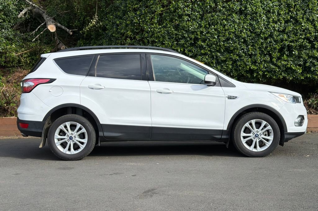 Used 2018 Ford Escape SE image 3