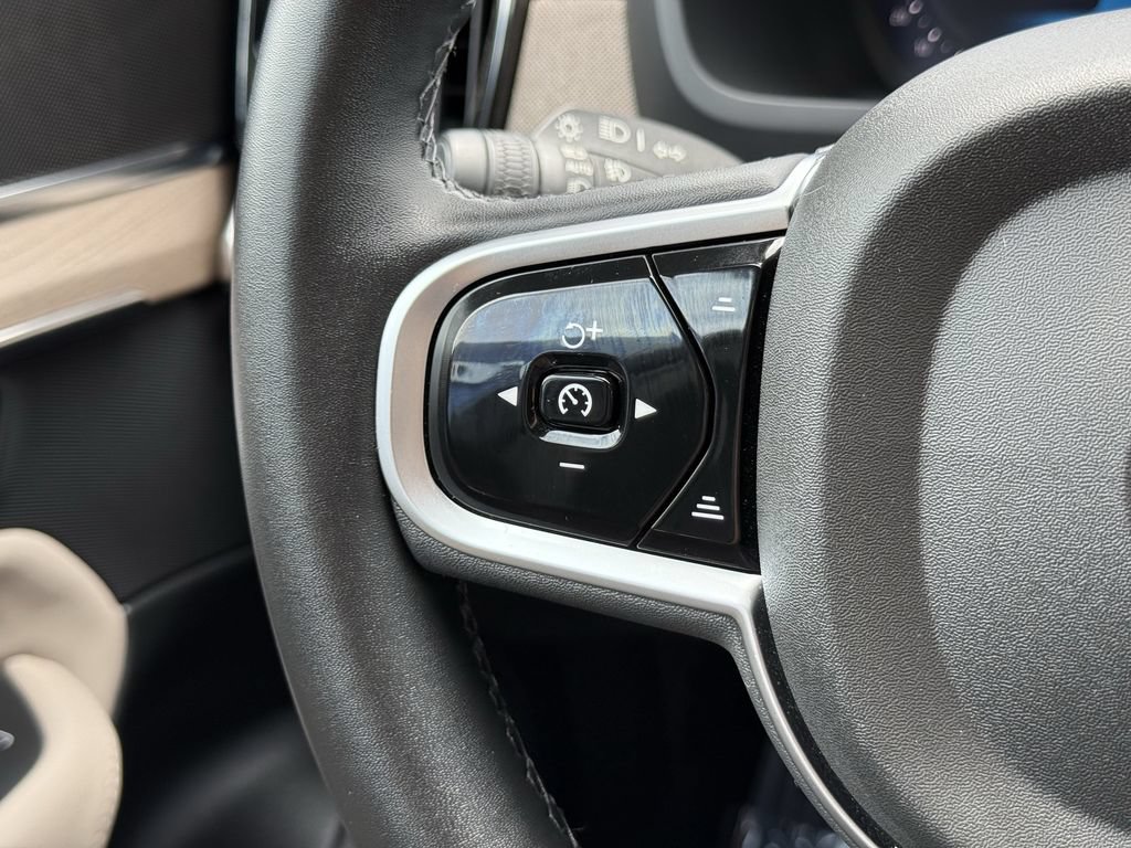 Certified 2025 Volvo XC90 B5 Core AWD/4WD image 22