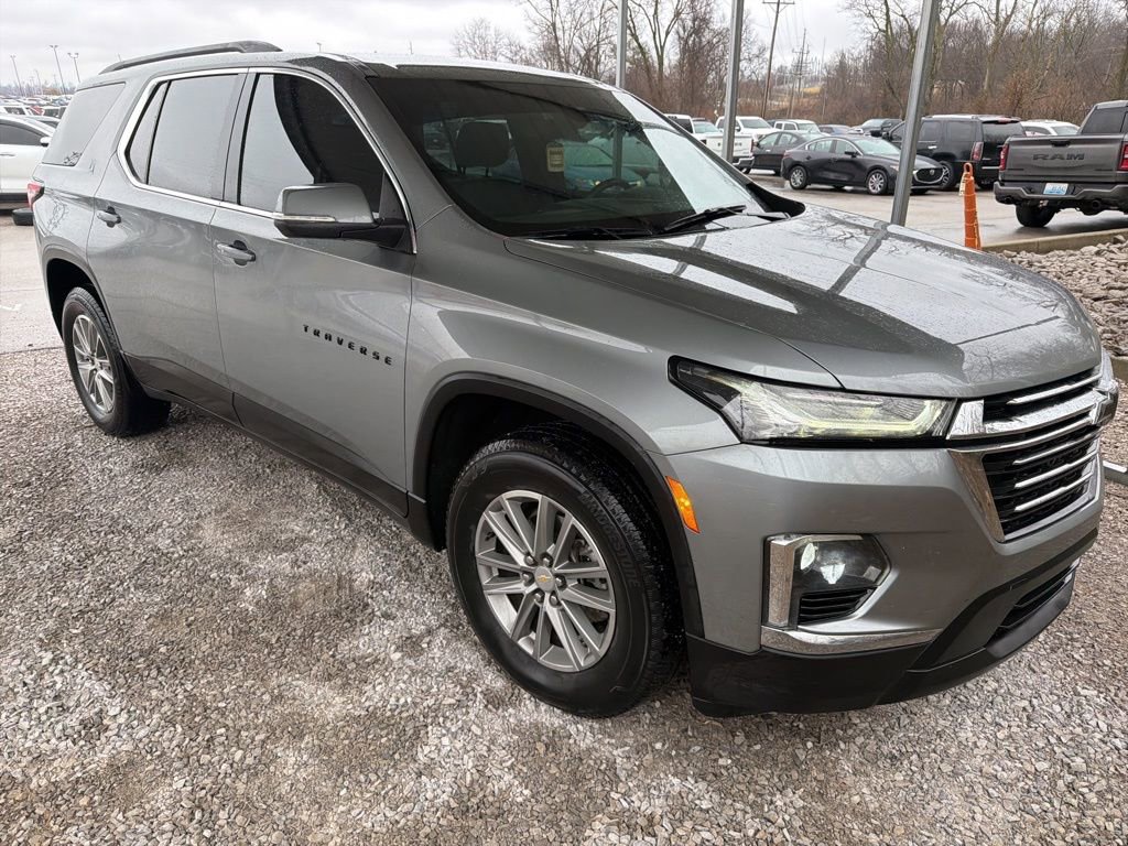 Used 2023 Chevrolet Traverse LT image 2