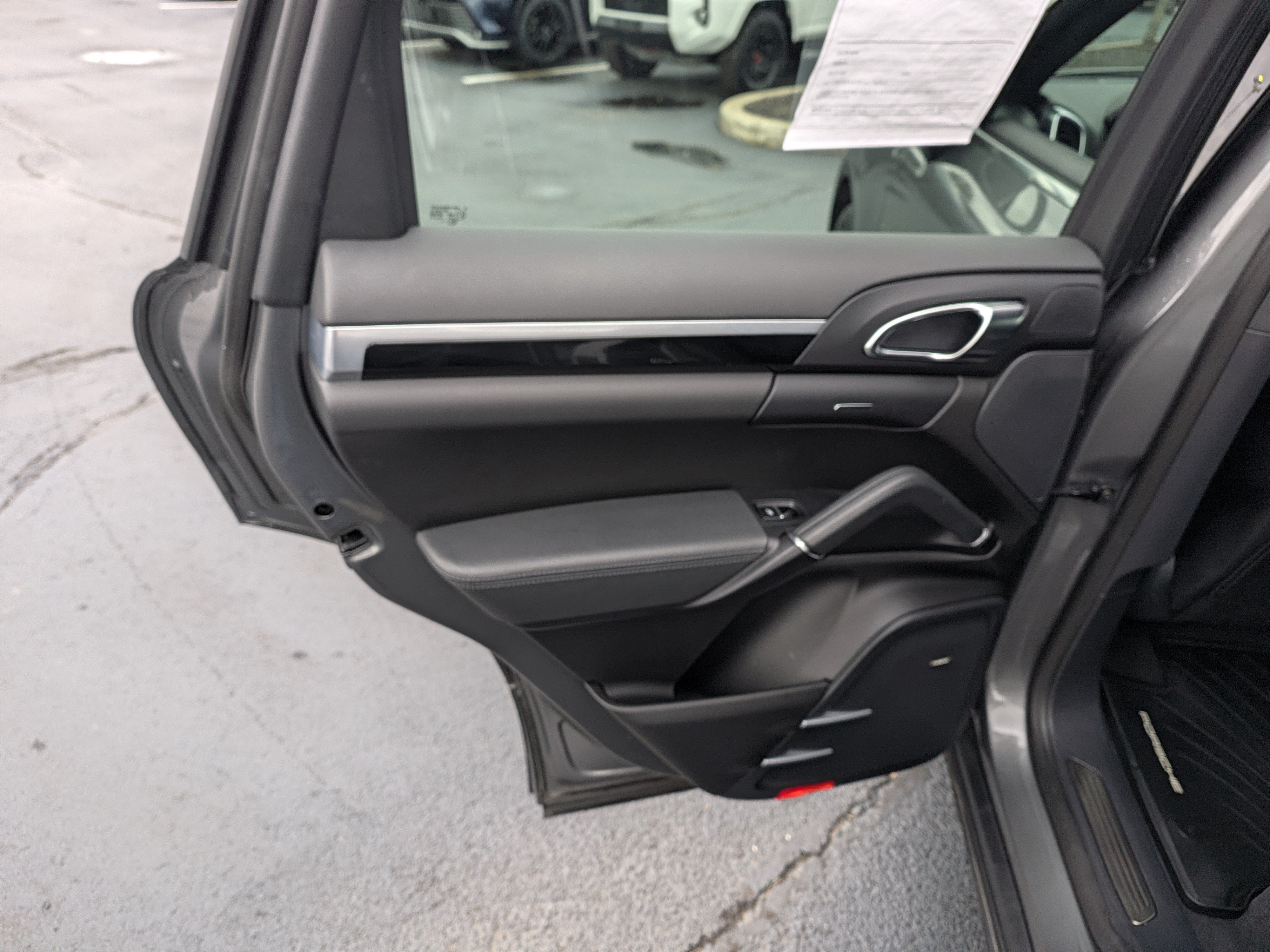 Used 2017 Porsche Cayenne S AWD/4WD image 22