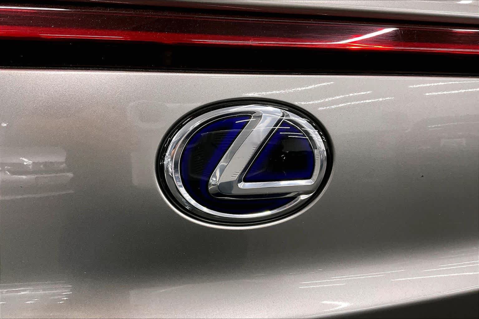 Used 2019 Lexus UX 250h w/ Premium Package AWD/4WD image 30