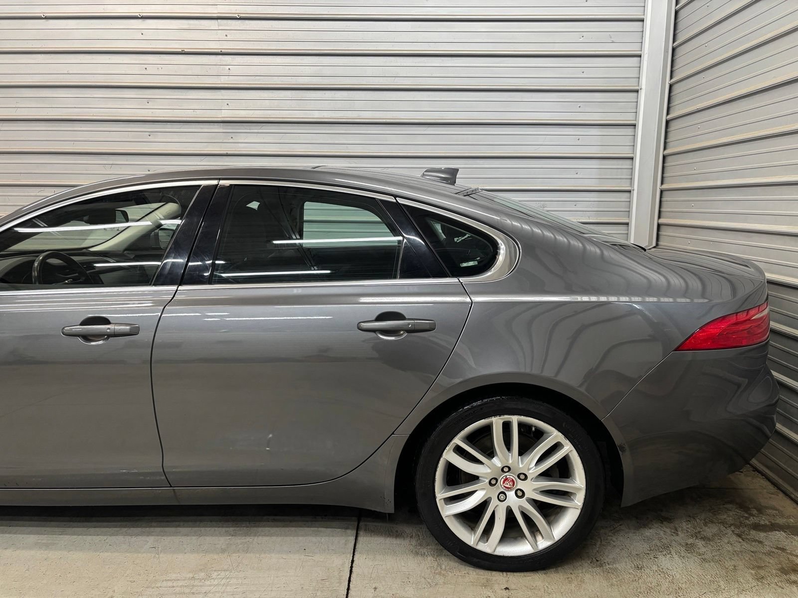Used 2016 Jaguar XF Prestige AWD/4WD image 6