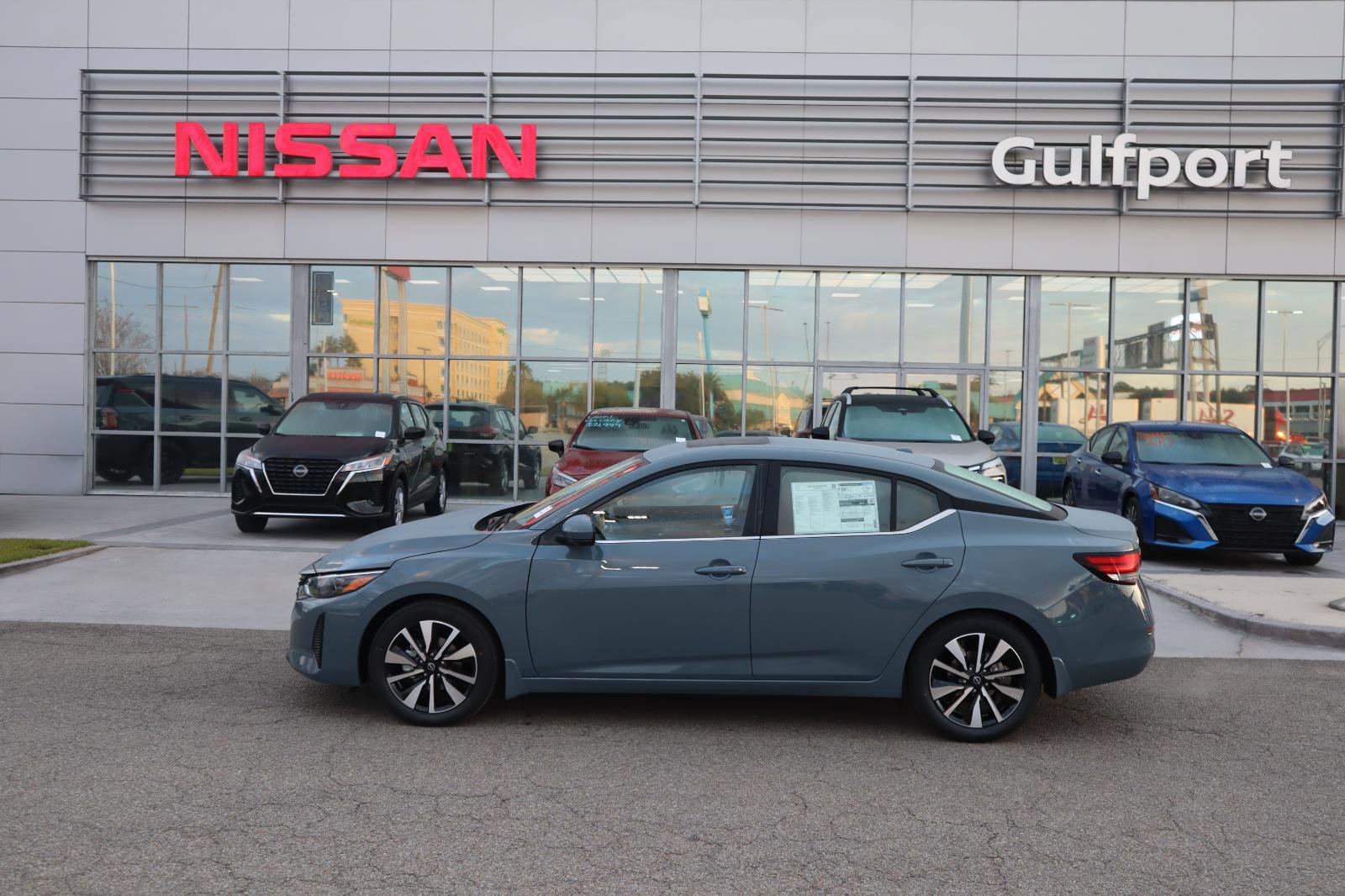 Used 2025 Nissan Sentra SV w/ SV Premium Package image 3
