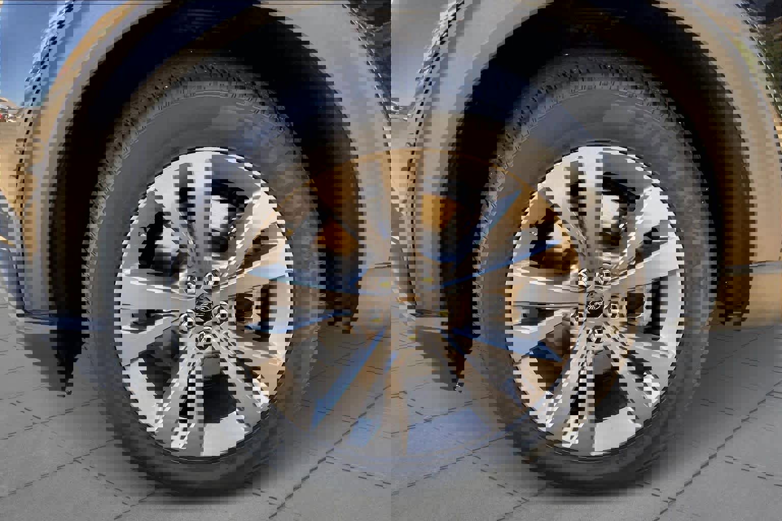 Used 2021 Ford Explorer XLT w/ Equipment Group 202A image 11