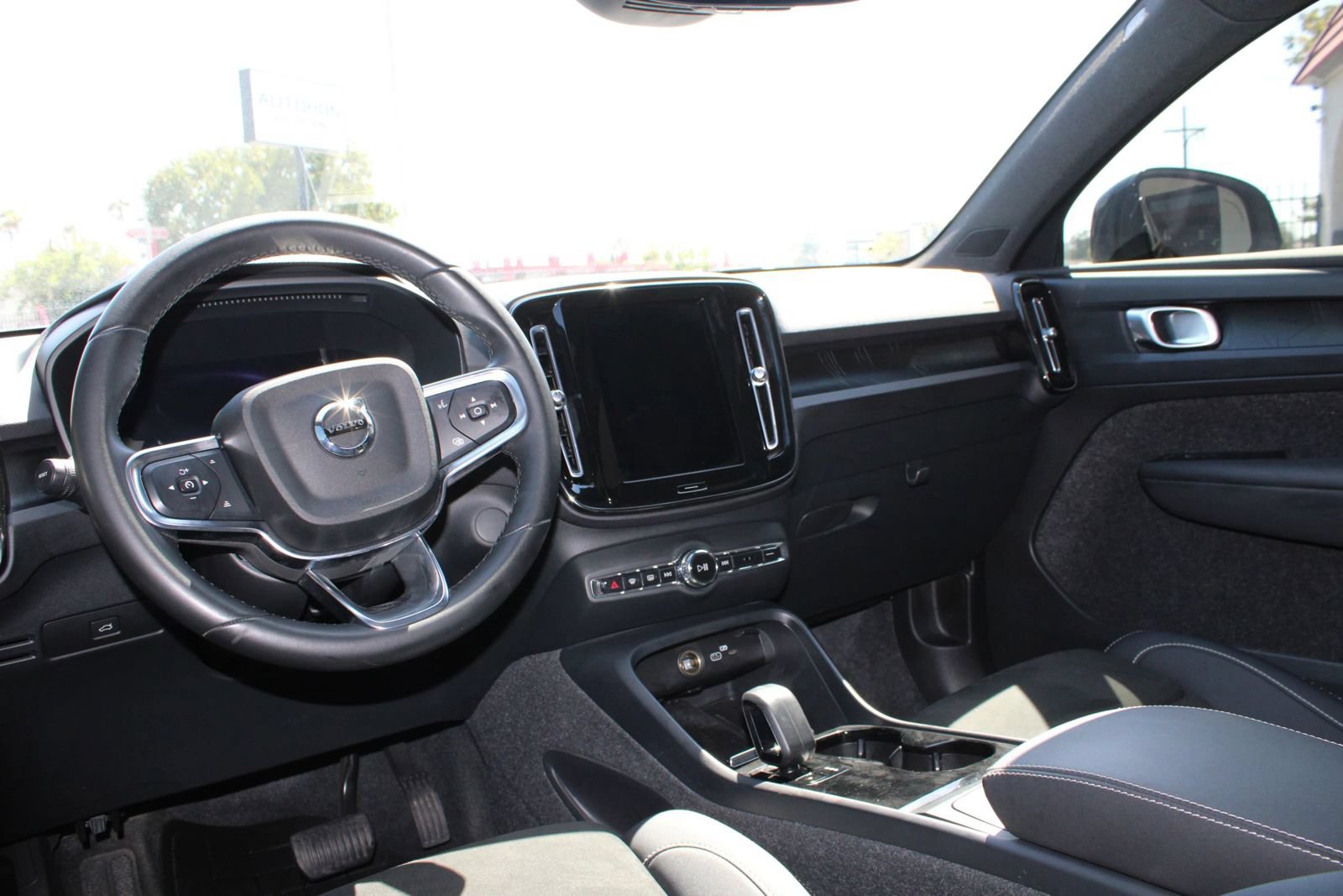Used 2023 Volvo C40 P8 Recharge Plus w/ Protection Package Premier AWD/4WD image 13