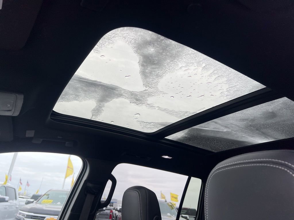 New 2026 Chevrolet Traverse LT w/ Sun and Wheel Package image 11