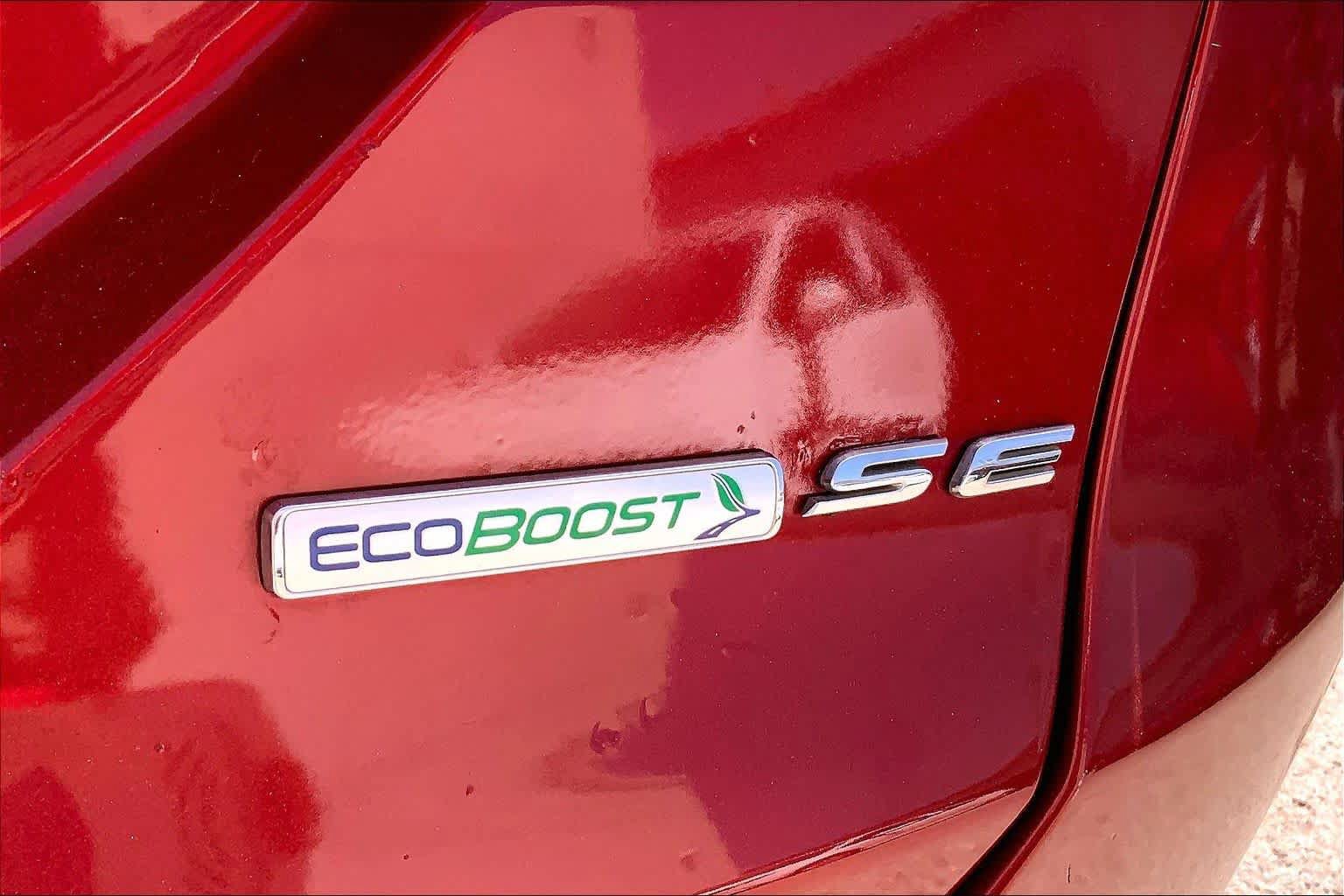 Used 2018 Ford Fusion SE w/ Fusion SE Technology Package FWD image 10