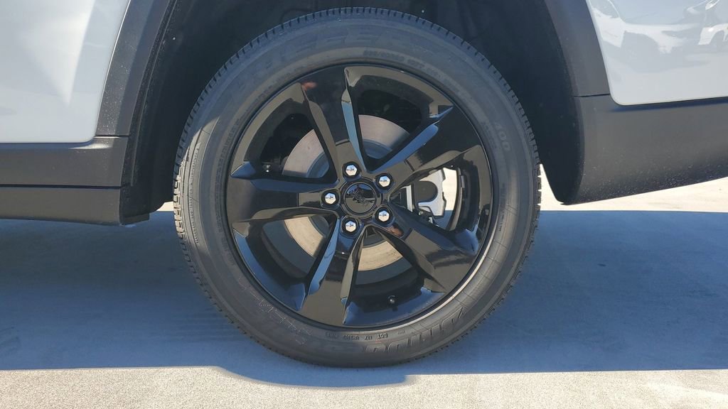 New 2025 Jeep Grand Cherokee L Altitude image 6