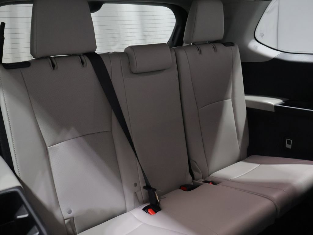 Certified 2024 Toyota Grand Highlander Platinum image 22